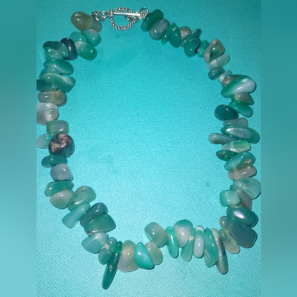 Beautiful green natural stone chucky necklace.
